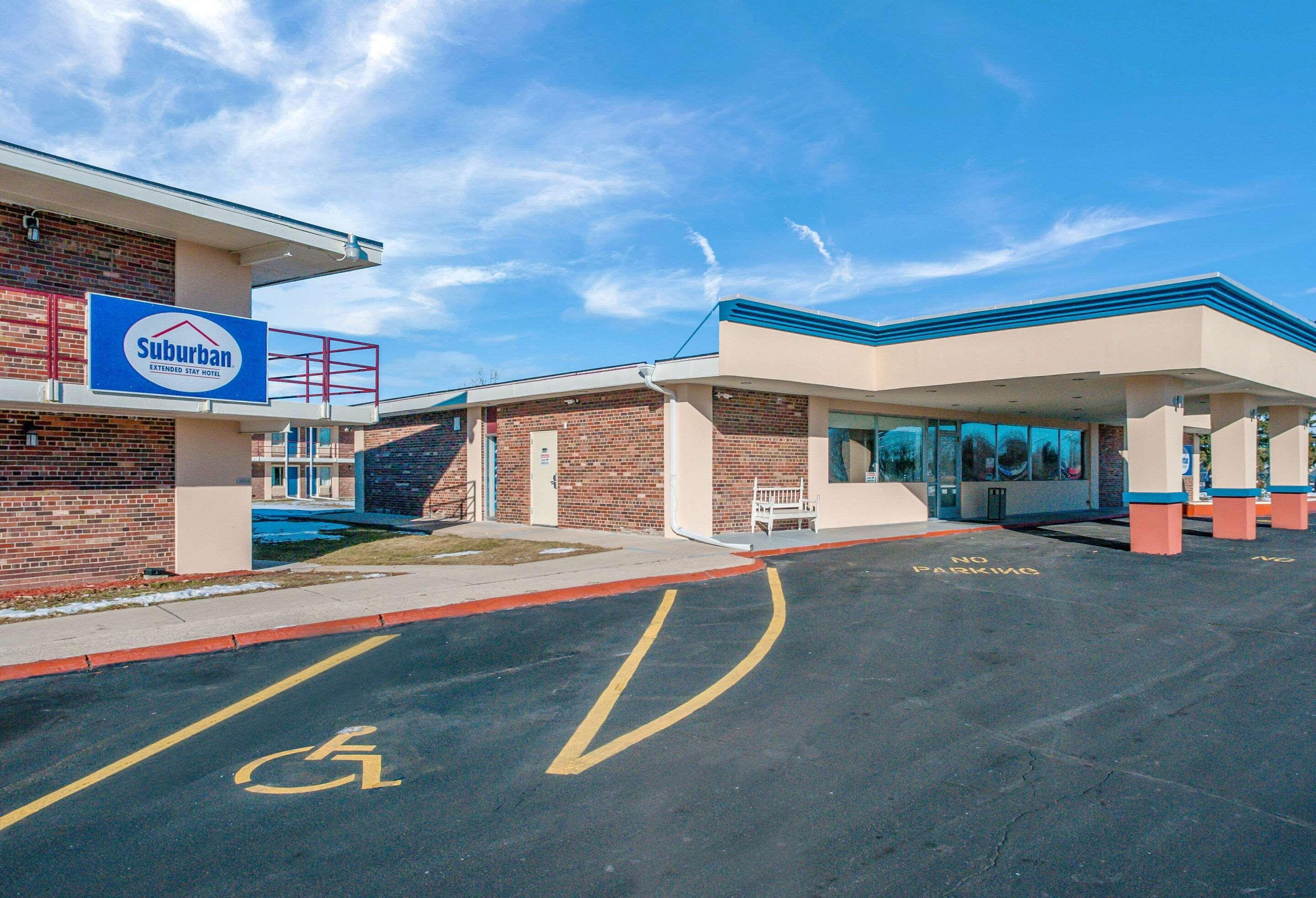 Suburban Studios Neenah-Appleton エクステリア 写真