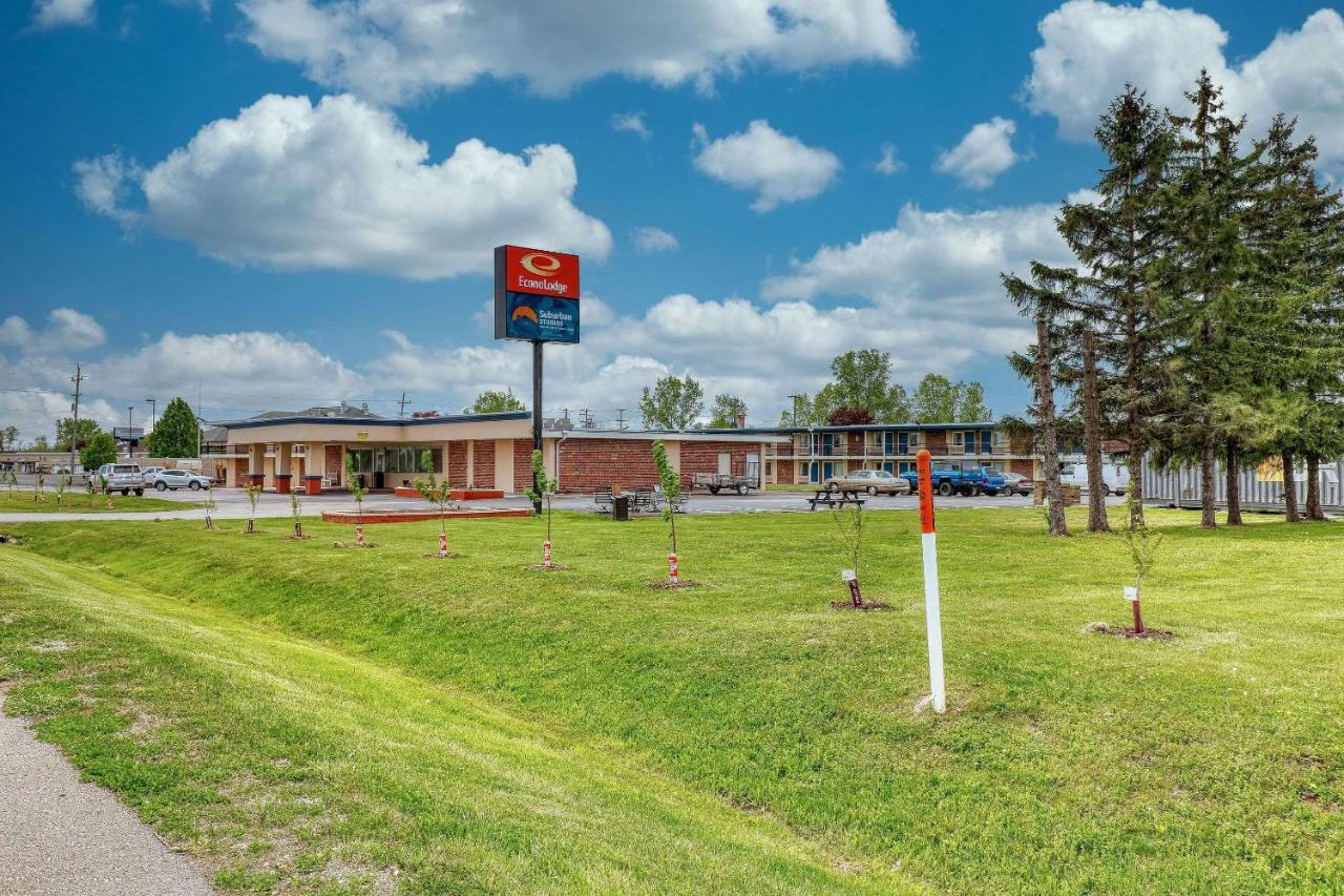 Suburban Studios Neenah-Appleton エクステリア 写真