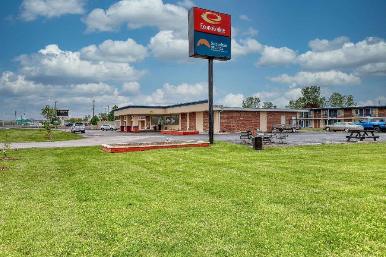 Suburban Studios Neenah-Appleton エクステリア 写真