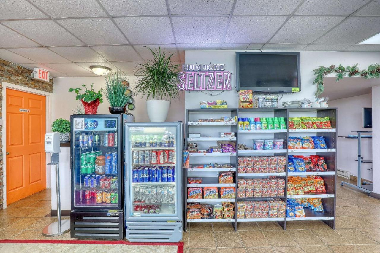 Suburban Studios Neenah-Appleton エクステリア 写真